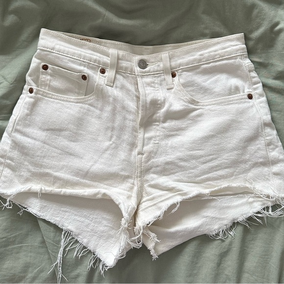 Levi’s white denim shorts - Picture 2 of 3
